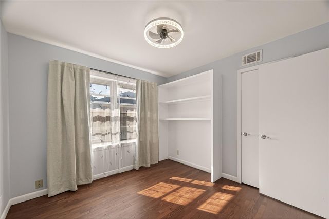 819 S 4th Street, La Porte, TX 77571