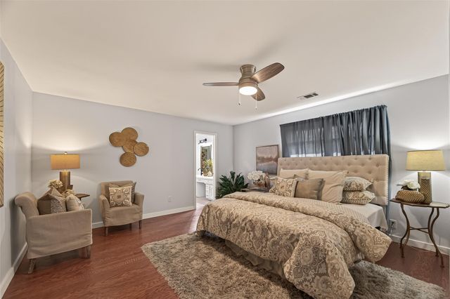 819 S 4th Street, La Porte, TX 77571