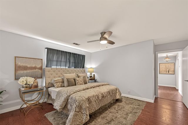 819 S 4th Street, La Porte, TX 77571