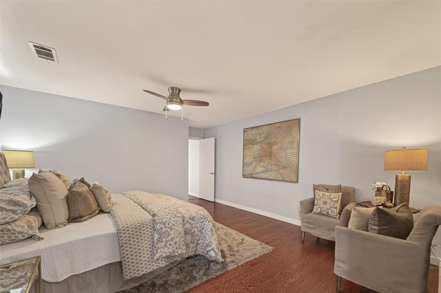 819 S 4th Street, La Porte, TX 77571