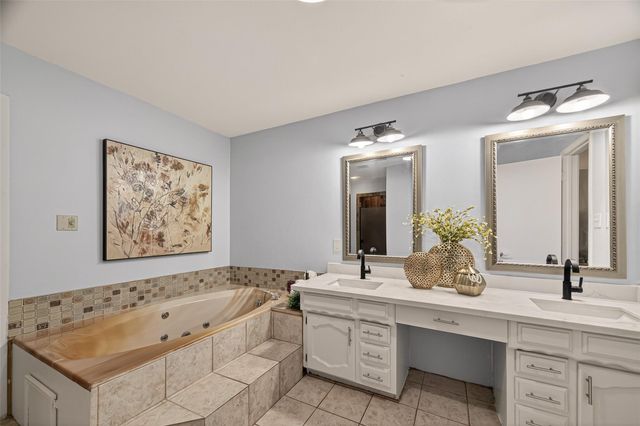 819 S 4th Street, La Porte, TX 77571