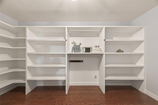 819 S 4th Street, La Porte, TX 77571