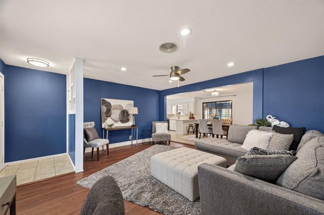 819 S 4th Street, La Porte, TX 77571