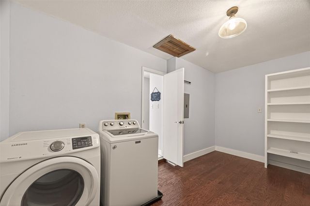 819 S 4th Street, La Porte, TX 77571