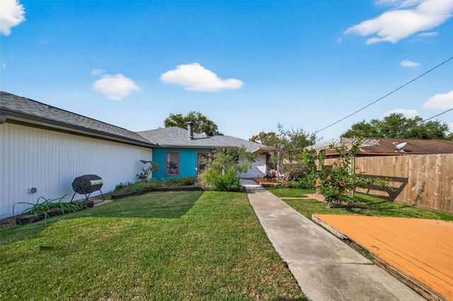 819 S 4th Street, La Porte, TX 77571