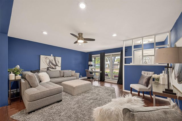 819 S 4th Street, La Porte, TX 77571