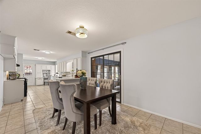 819 S 4th Street, La Porte, TX 77571