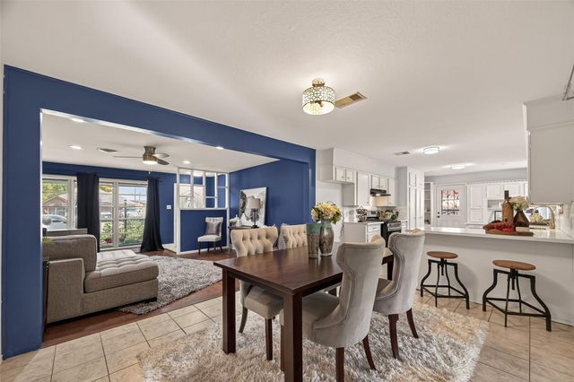 819 S 4th Street, La Porte, TX 77571