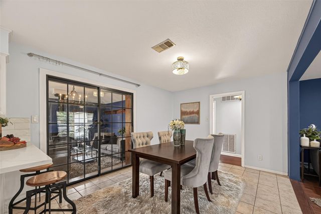 819 S 4th Street, La Porte, TX 77571