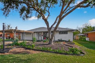 819 S 4th Street, La Porte, TX 77571