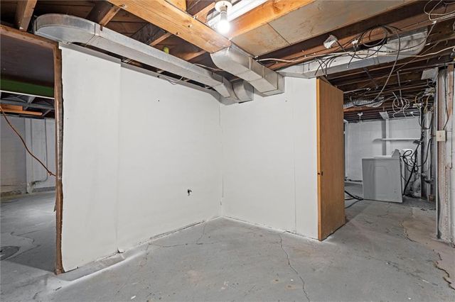 7135 Main Street, Kansas City, MO 64114