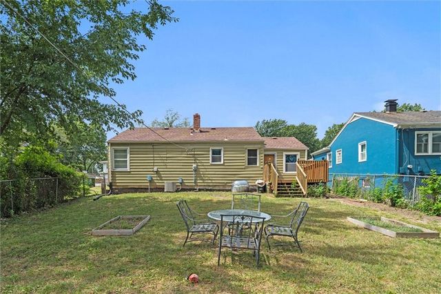 7135 Main Street, Kansas City, MO 64114