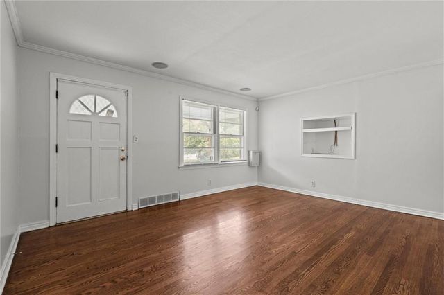 7135 Main Street, Kansas City, MO 64114