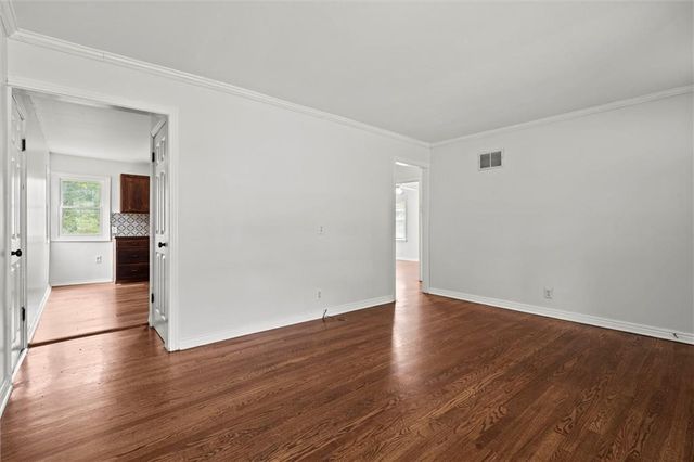 7135 Main Street, Kansas City, MO 64114