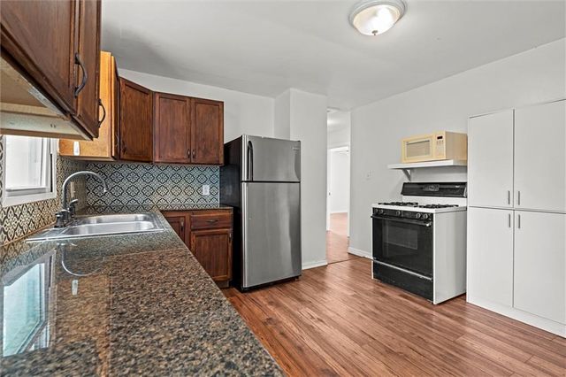 7135 Main Street, Kansas City, MO 64114