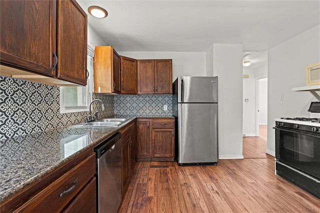 7135 Main Street, Kansas City, MO 64114