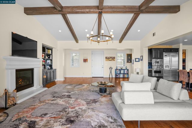 372 Falcon Crest Dr, Lompoc, CA 93436