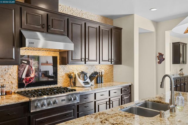 372 Falcon Crest Dr, Lompoc, CA 93436