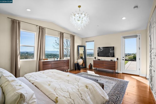 372 Falcon Crest Dr, Lompoc, CA 93436