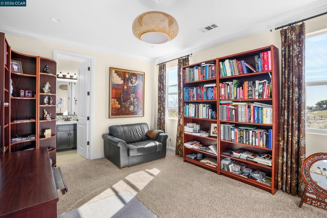 372 Falcon Crest Dr, Lompoc, CA 93436