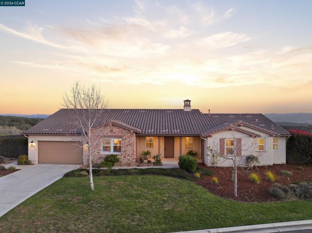 372 Falcon Crest Dr, Lompoc, CA 93436