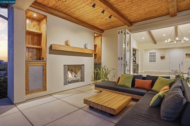 372 Falcon Crest Dr, Lompoc, CA 93436