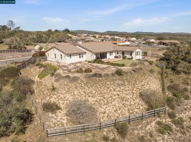 372 Falcon Crest Dr, Lompoc, CA 93436