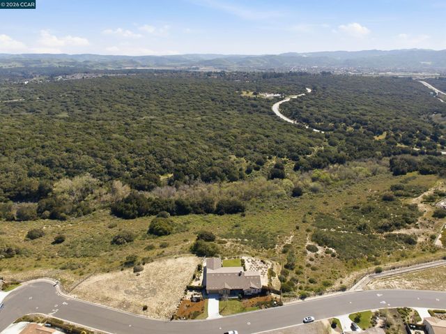 372 Falcon Crest Dr, Lompoc, CA 93436