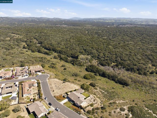 372 Falcon Crest Dr, Lompoc, CA 93436