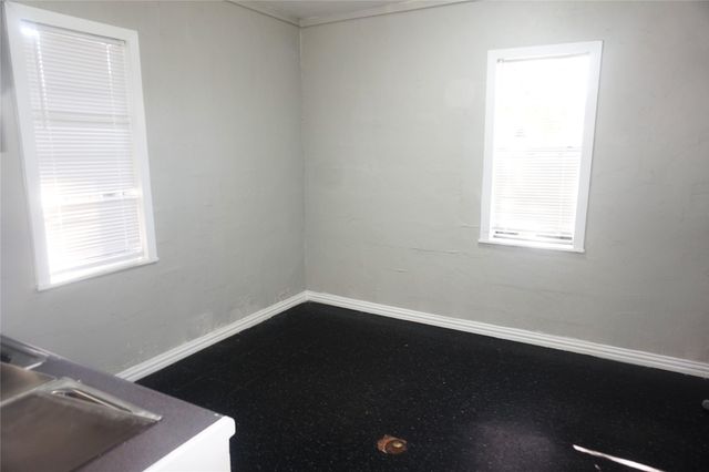 1110 S Armstrong Avenue, Denison, TX 75020