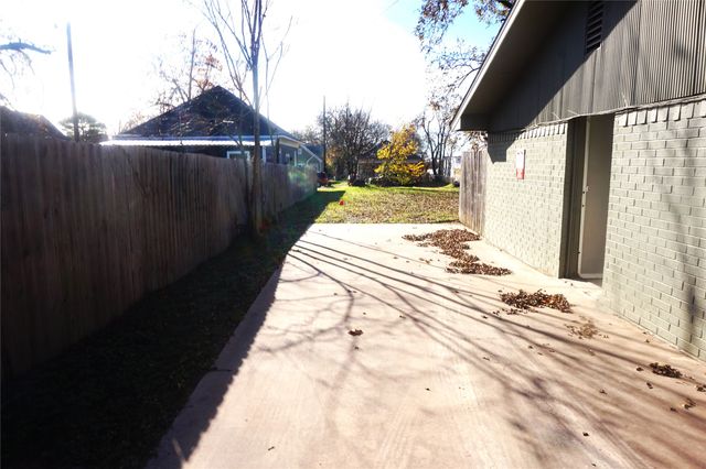 1110 S Armstrong Avenue, Denison, TX 75020