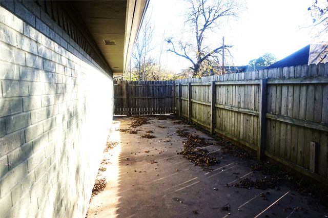 1110 S Armstrong Avenue, Denison, TX 75020