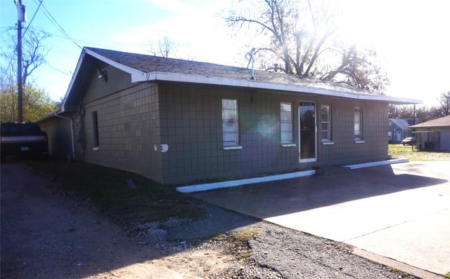 1110 S Armstrong Avenue, Denison, TX 75020