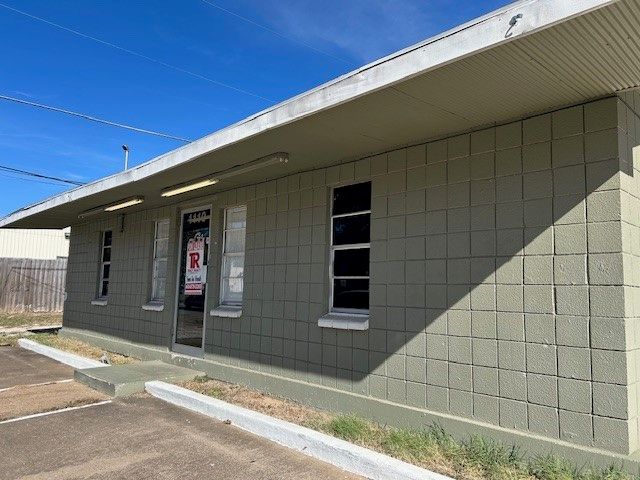 1110 S Armstrong Avenue, Denison, TX 75020