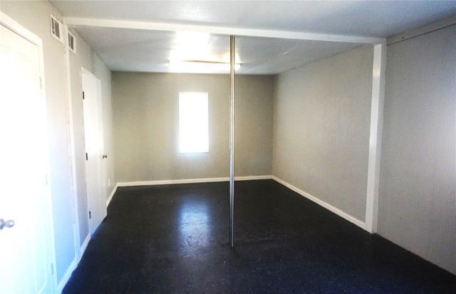 1110 S Armstrong Avenue, Denison, TX 75020