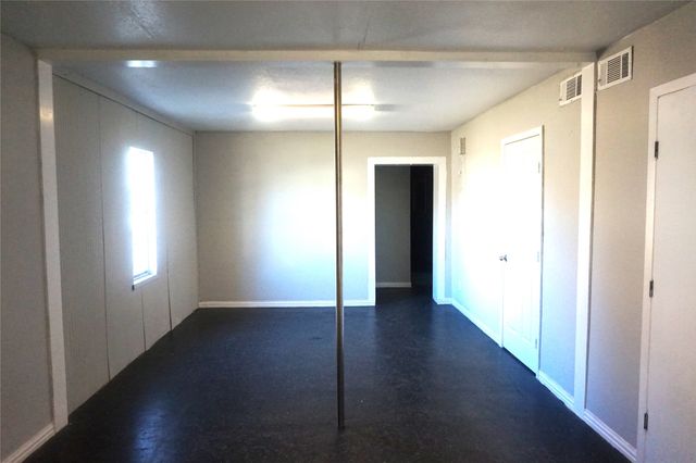 1110 S Armstrong Avenue, Denison, TX 75020