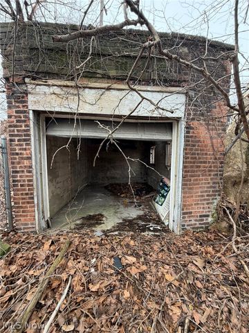 10106 Parmelee Avenue, Cleveland, OH 44108