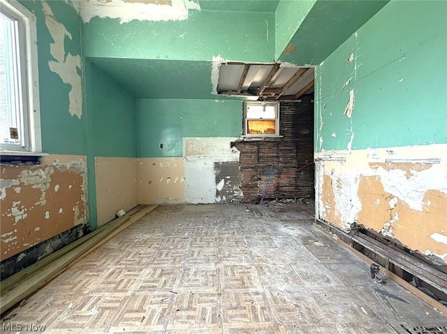 10106 Parmelee Avenue, Cleveland, OH 44108