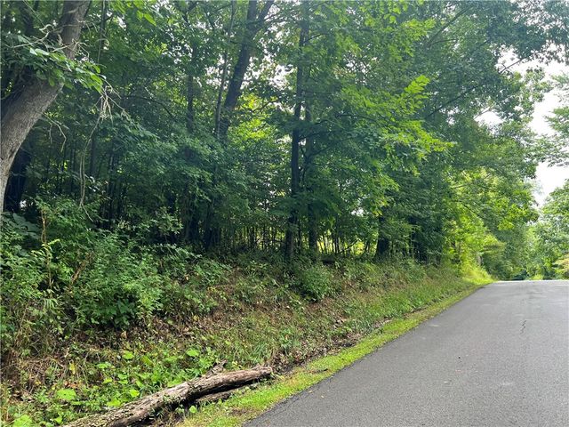 2225 County Line Rd, Shenango Twp, PA 16101