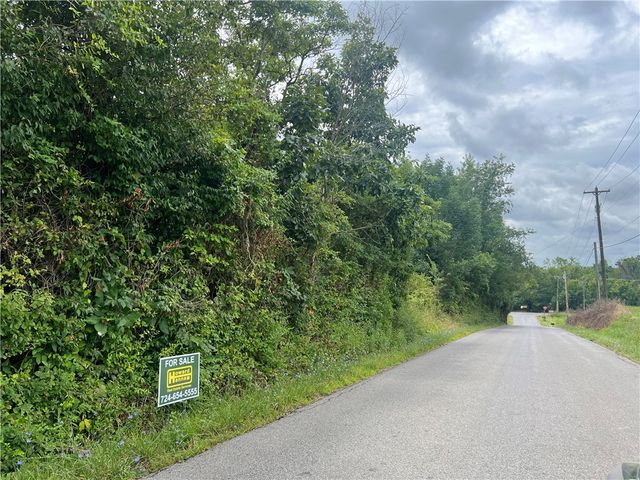 2225 County Line Rd, Shenango Twp, PA 16101