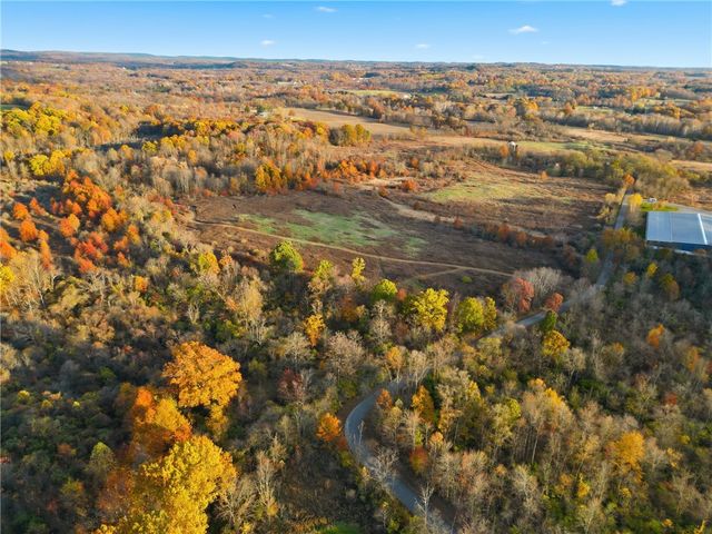 2225 County Line Rd, Shenango Twp, PA 16101