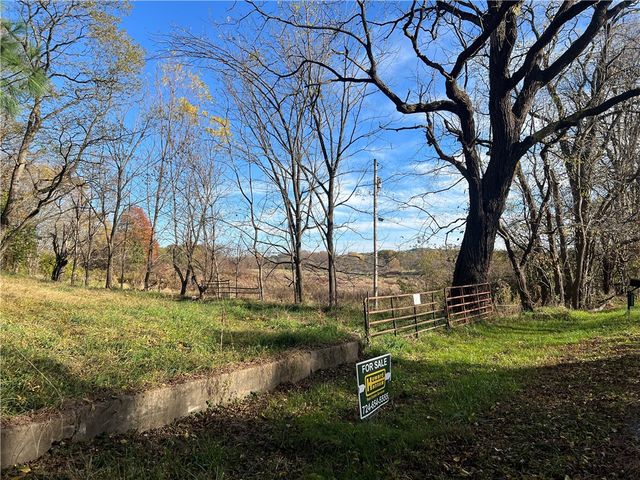 2225 County Line Rd, Shenango Twp, PA 16101