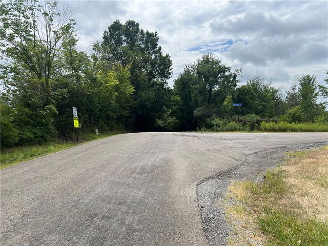 2225 County Line Rd, Shenango Twp, PA 16101