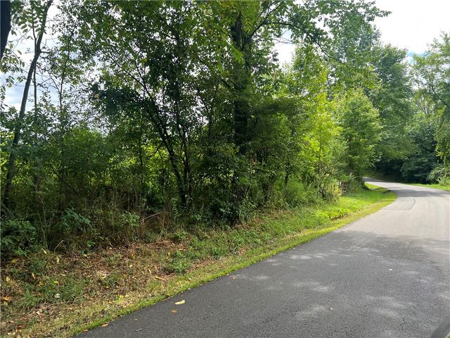 2225 County Line Rd, Shenango Twp, PA 16101