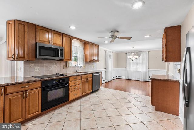 2747 SPRINGHILL RD, Secane, PA 19018