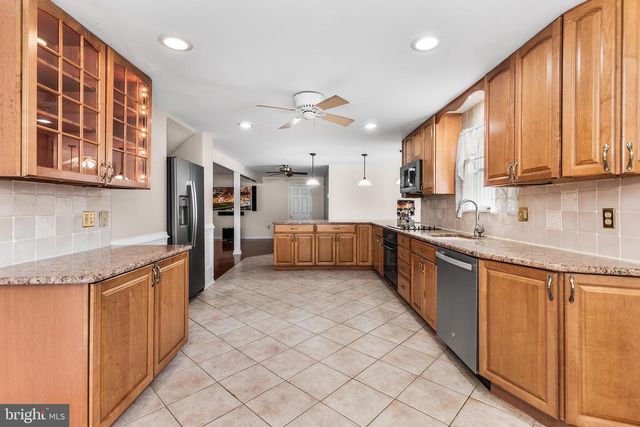 2747 SPRINGHILL RD, Secane, PA 19018