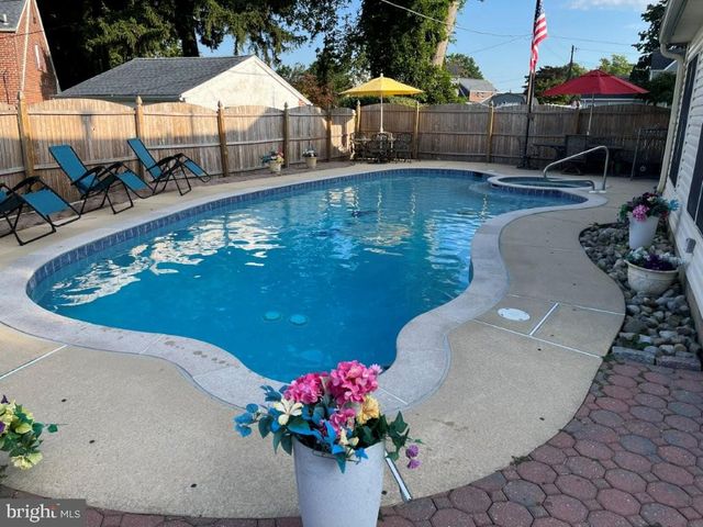 2747 SPRINGHILL RD, Secane, PA 19018