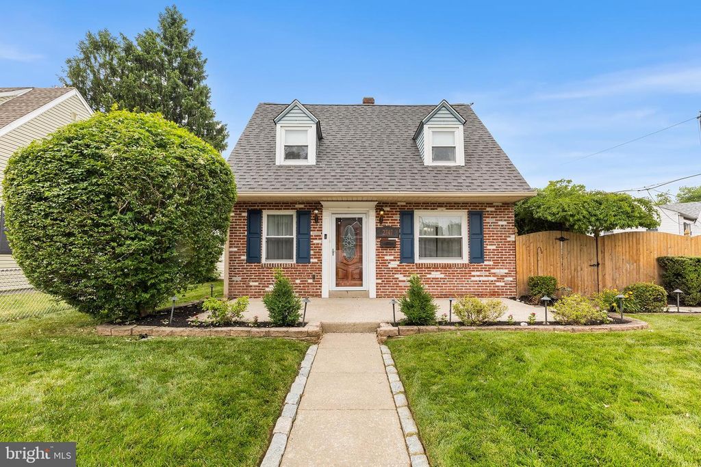 2747 SPRINGHILL RD, Secane, PA 19018
