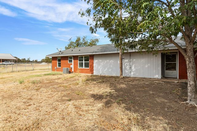 281 Lakeside Drive, China Spring, TX 76633
