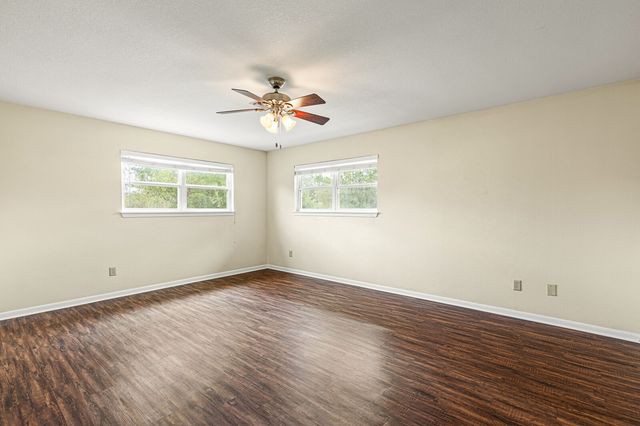 281 Lakeside Drive, China Spring, TX 76633